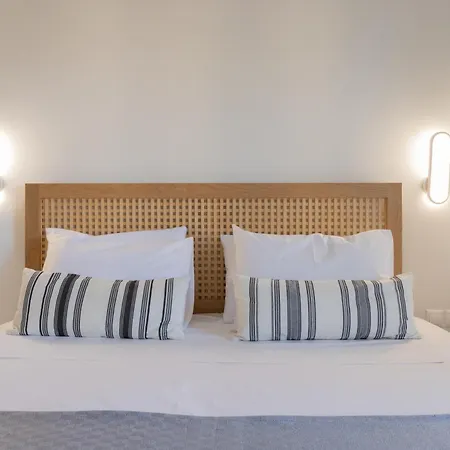 Апартаменты Frosini Seafront Loft *