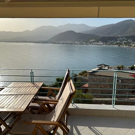 Frosini Seafront Loft Апартаменты